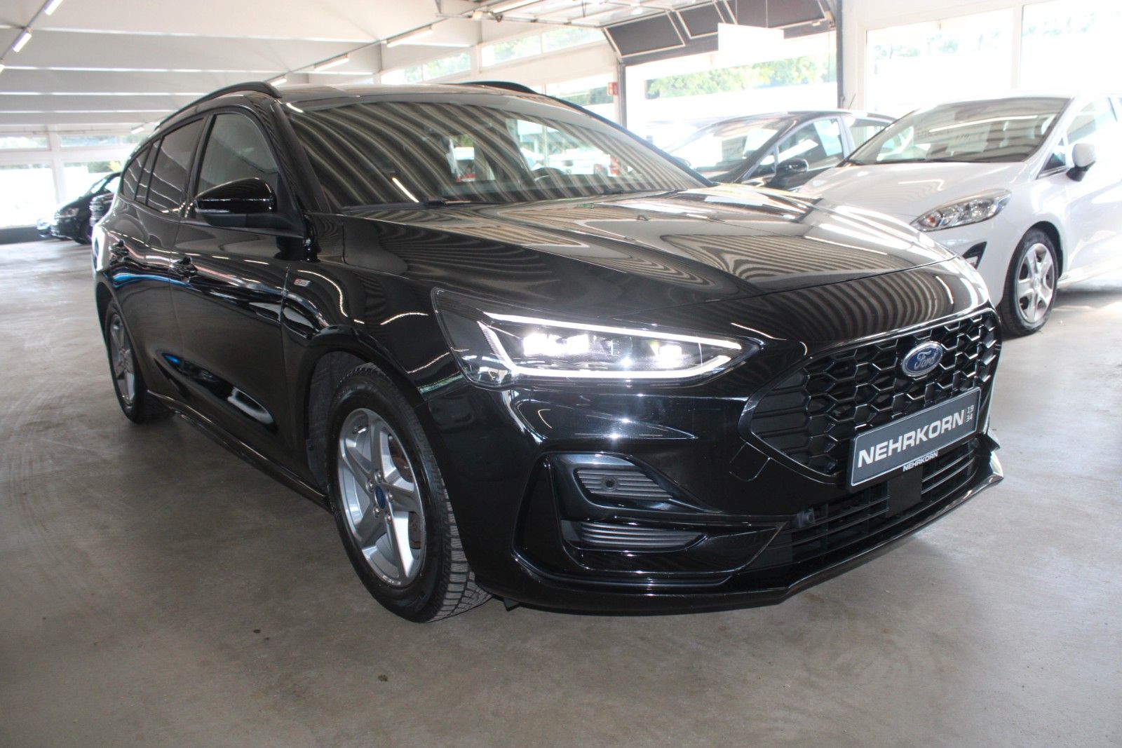 Fahrzeugabbildung Ford Focus ST-Line X AHK M-LED STDHZ B&O ACC WinterP.