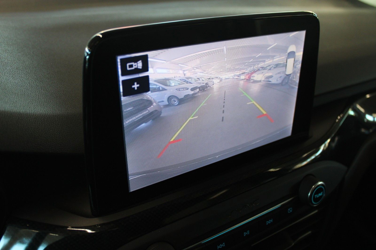 Fahrzeugabbildung Ford Focus 134kW ST-Line LED NAVI CAM WinterPaket