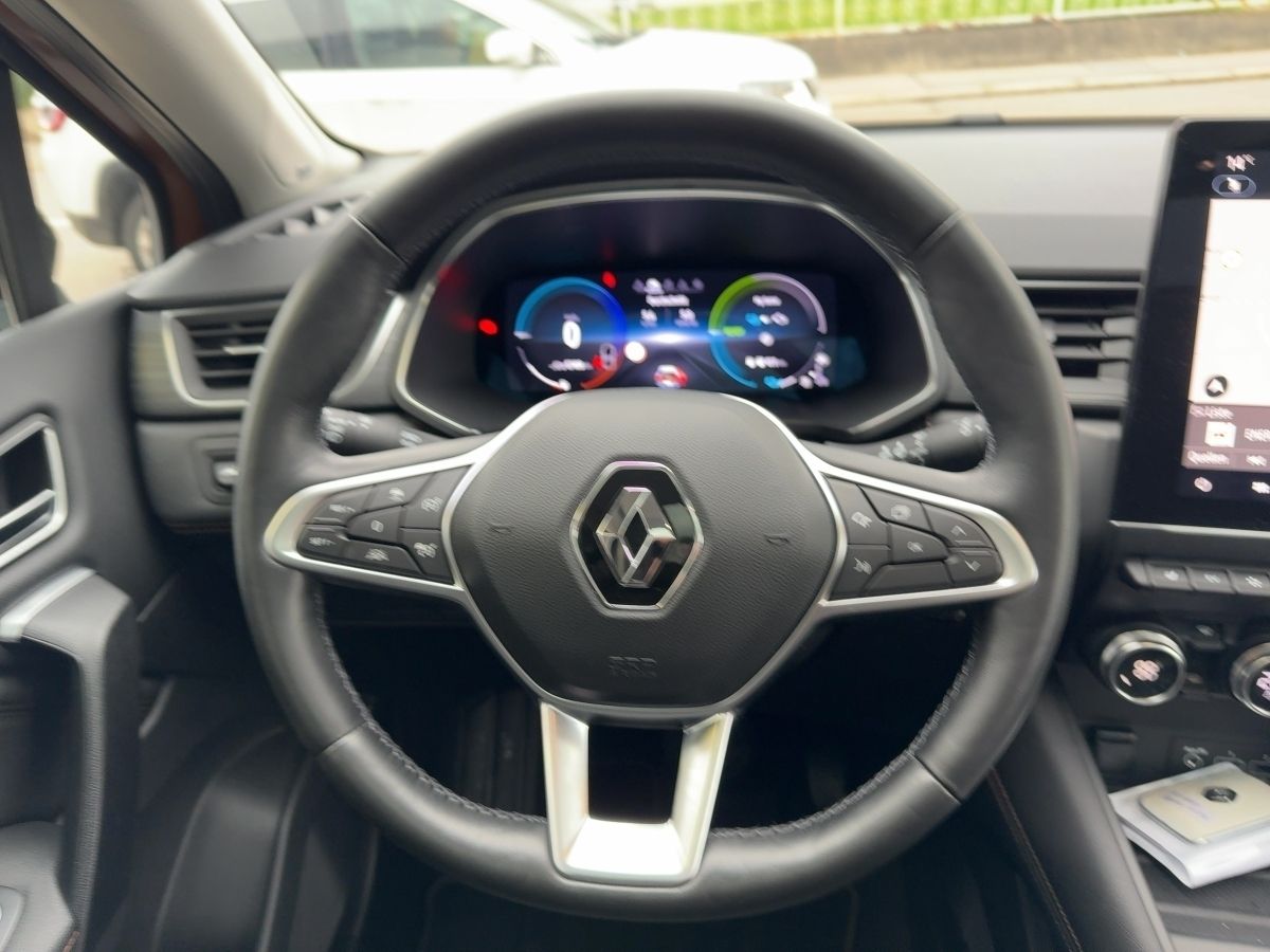 Fahrzeugabbildung Renault Captur INITIALE PARIS E-TECH Plug-in 160