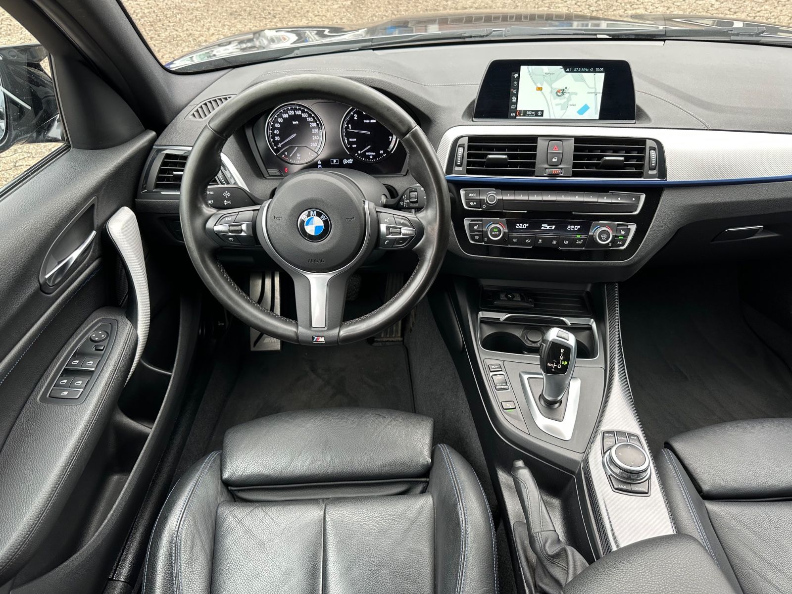Fahrzeugabbildung BMW 125 i Edition M Sport Shadow LED/Navi/Leder/PDC