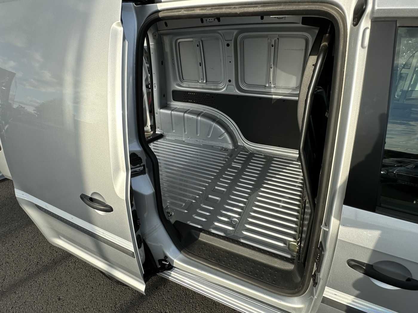 Fahrzeugabbildung Volkswagen Caddy 1.6 TDI Klima Navi 8Räder Trennwand klappb