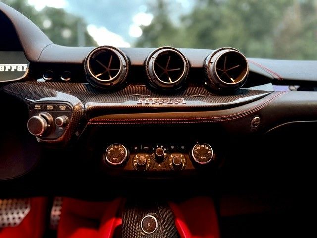 Fahrzeugabbildung Ferrari F12 Berlinetta*Carbon*Lift*Sonderfarbe*Garantie*