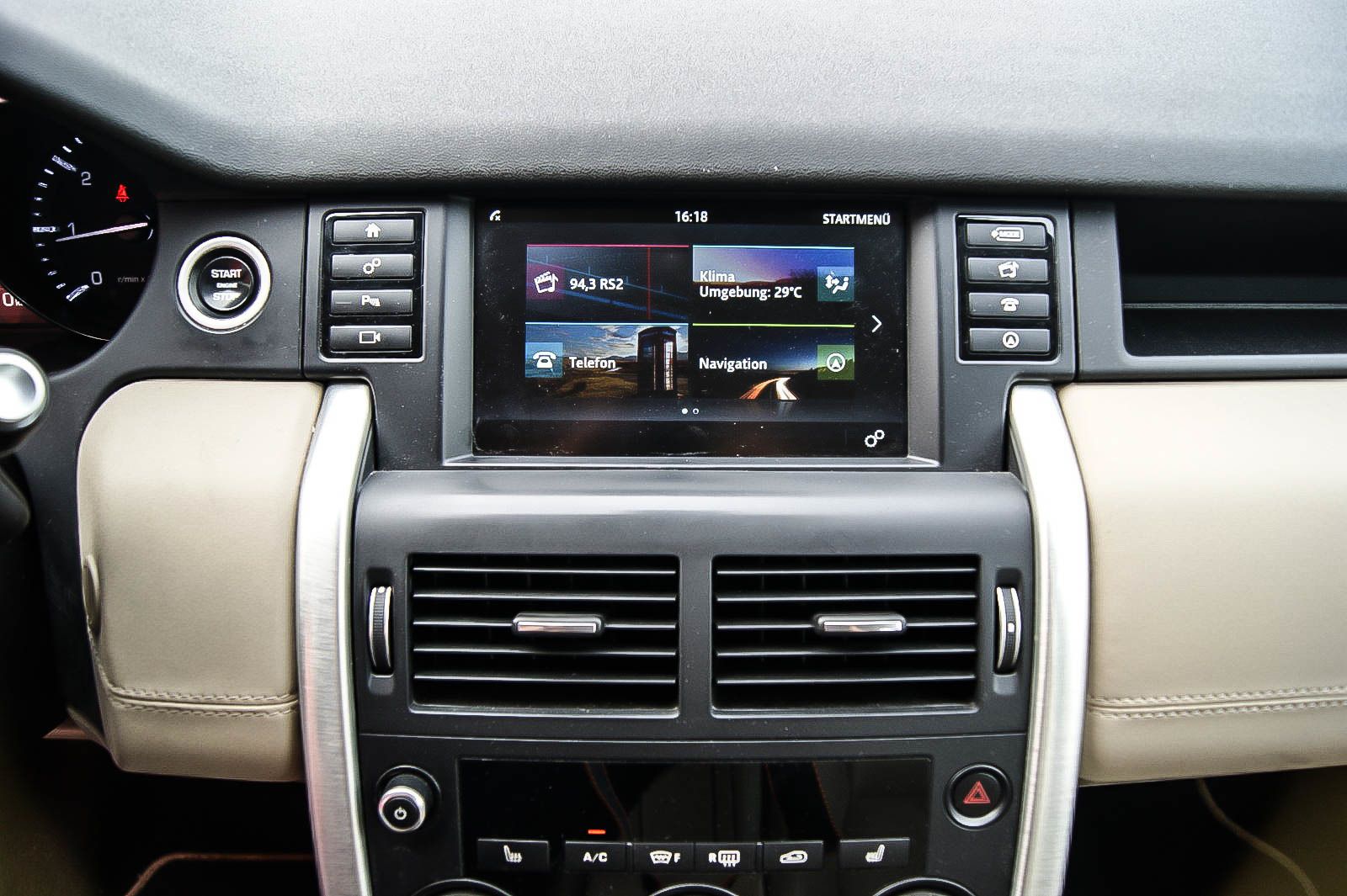 Fahrzeugabbildung Land Rover Discovery Sport 2.0 HSE AUTO LEDER PANORAMA 1.HD