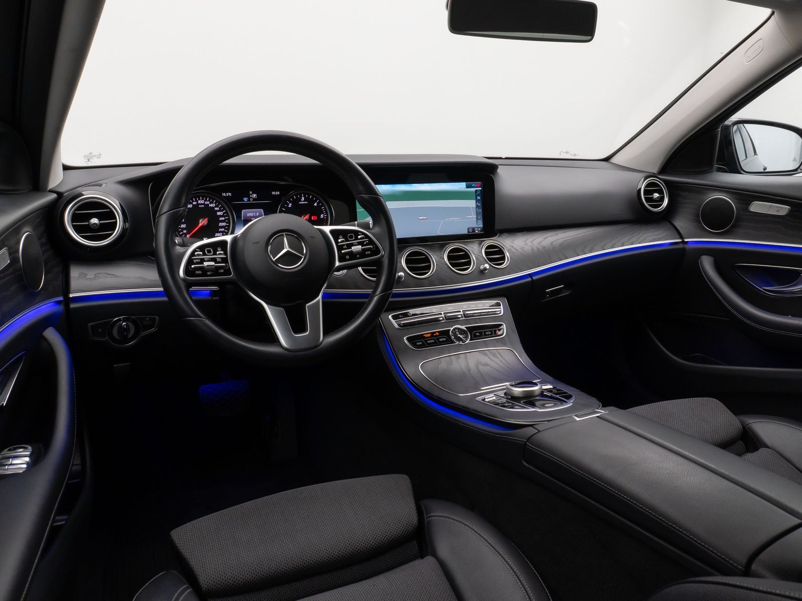 Fahrzeugabbildung Mercedes-Benz E 220 d Avantgarde. 9G-Tronic Kamera Navi Sport