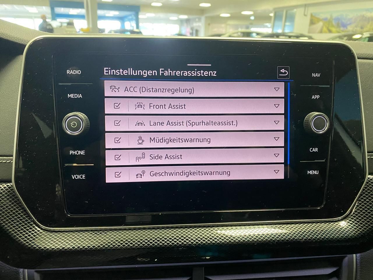 Fahrzeugabbildung Volkswagen T-Cross 1.5 TSI DSG BLACK STYLE R-Line+AHK+ACC++