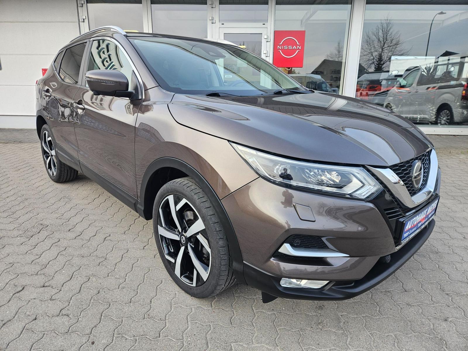 Nissan Qashqai 1.3 DIG-T 117 kW Tekna LED 360° AHK