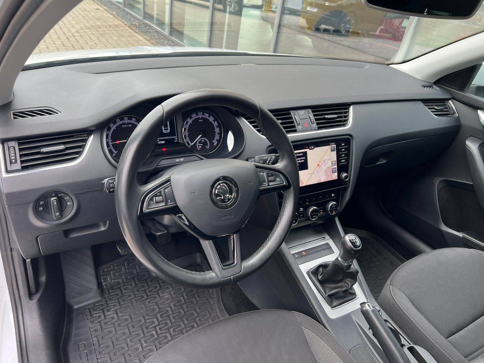 Fahrzeugabbildung SKODA Octavia III Combi Tour 2.0 TDI *AHK, Navi, 16''-