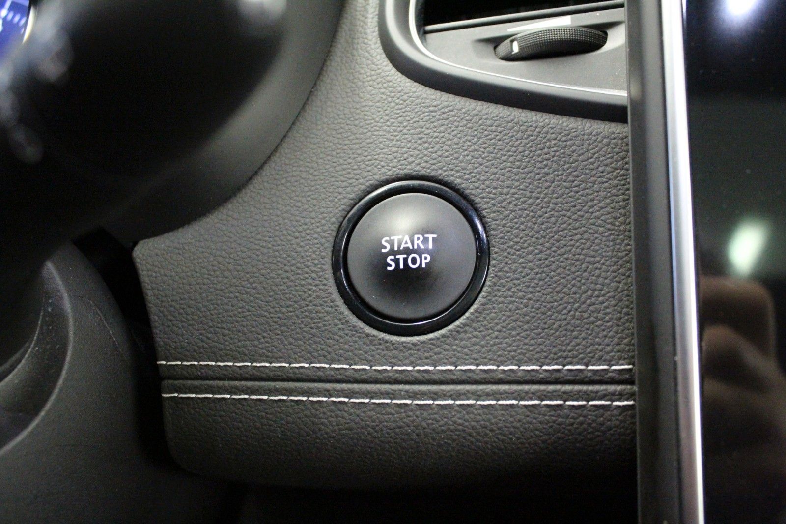 Fahrzeugabbildung Renault Grand Scenic Tce160 EDC Black*Panorama*