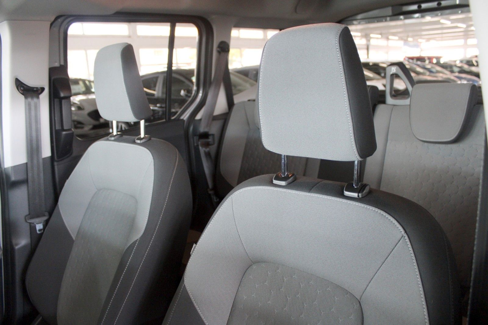 Fahrzeugabbildung Ford Tourneo Courier Titanium Automatik FahrerAssPak