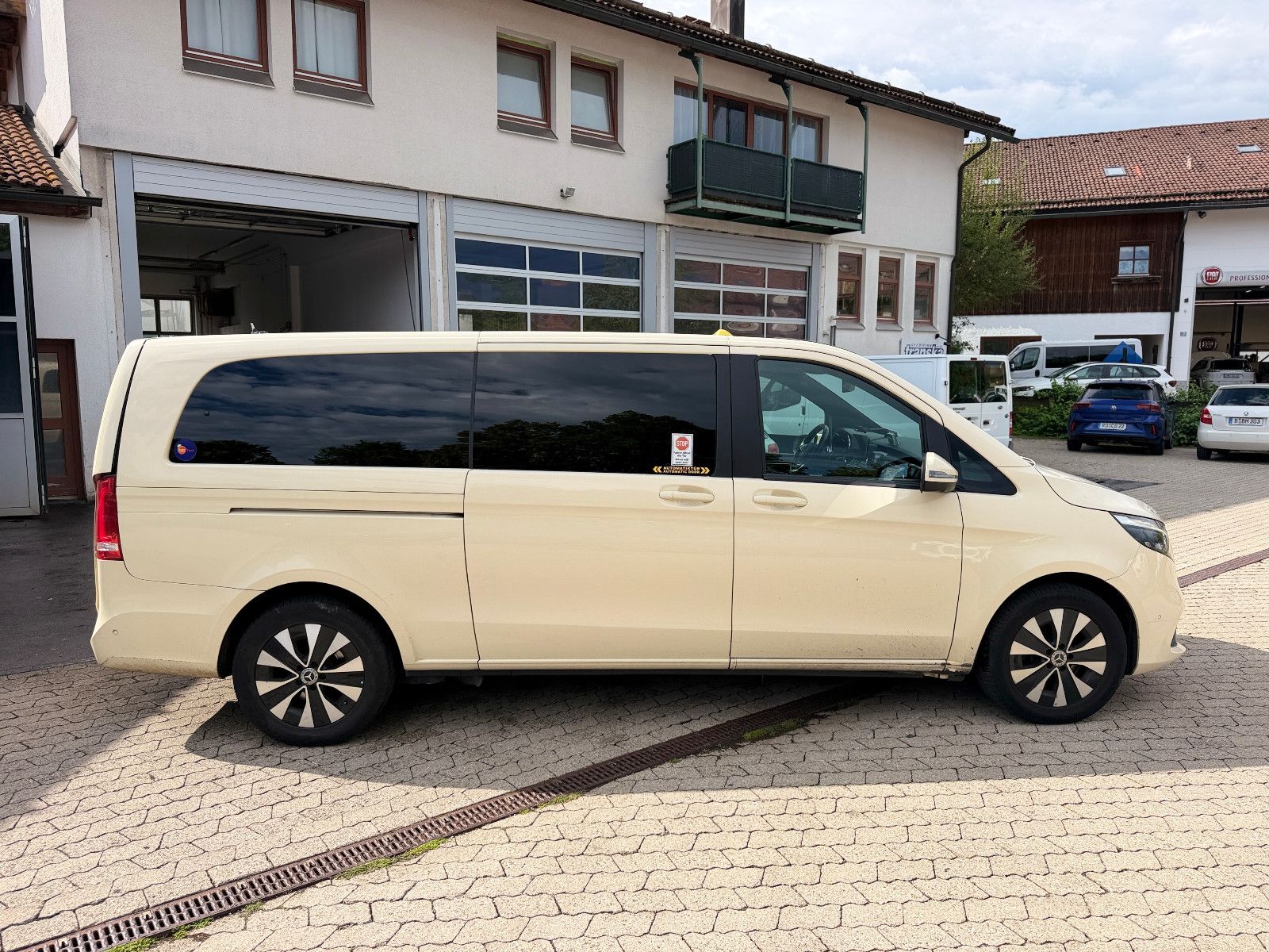 Fahrzeugabbildung Mercedes-Benz V 250 d 4MATIC extralang |360°|LED|TAXI