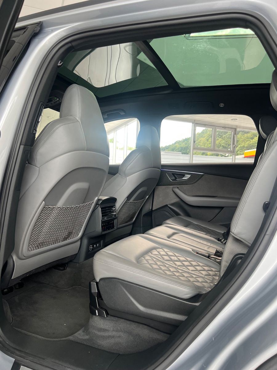 Fahrzeugabbildung Audi SQ7 4.0 TDI quattro*Head-Up * 7.SITZER*Exclusive