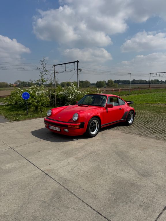 Porsche 930