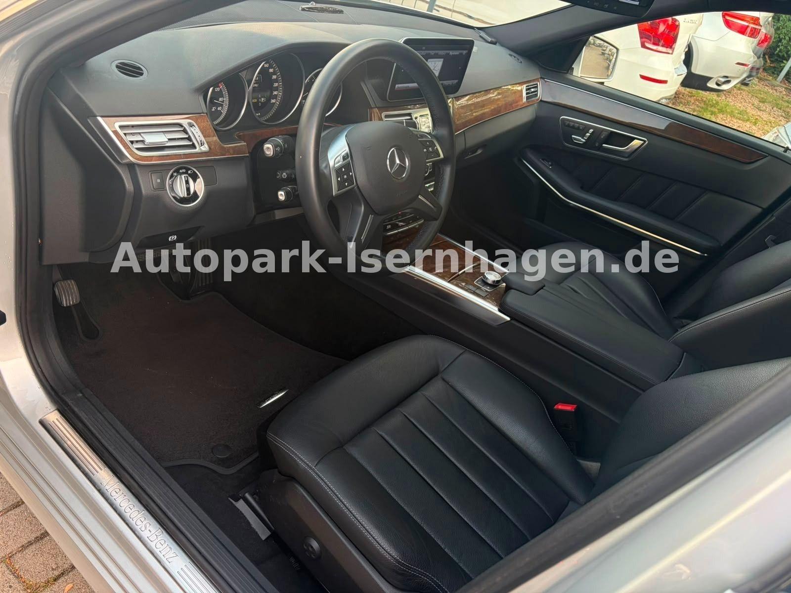 Mercedes-Benz E 300 Elegance*FL*Pano*Leder*4xSZH*Keyless*Xenon