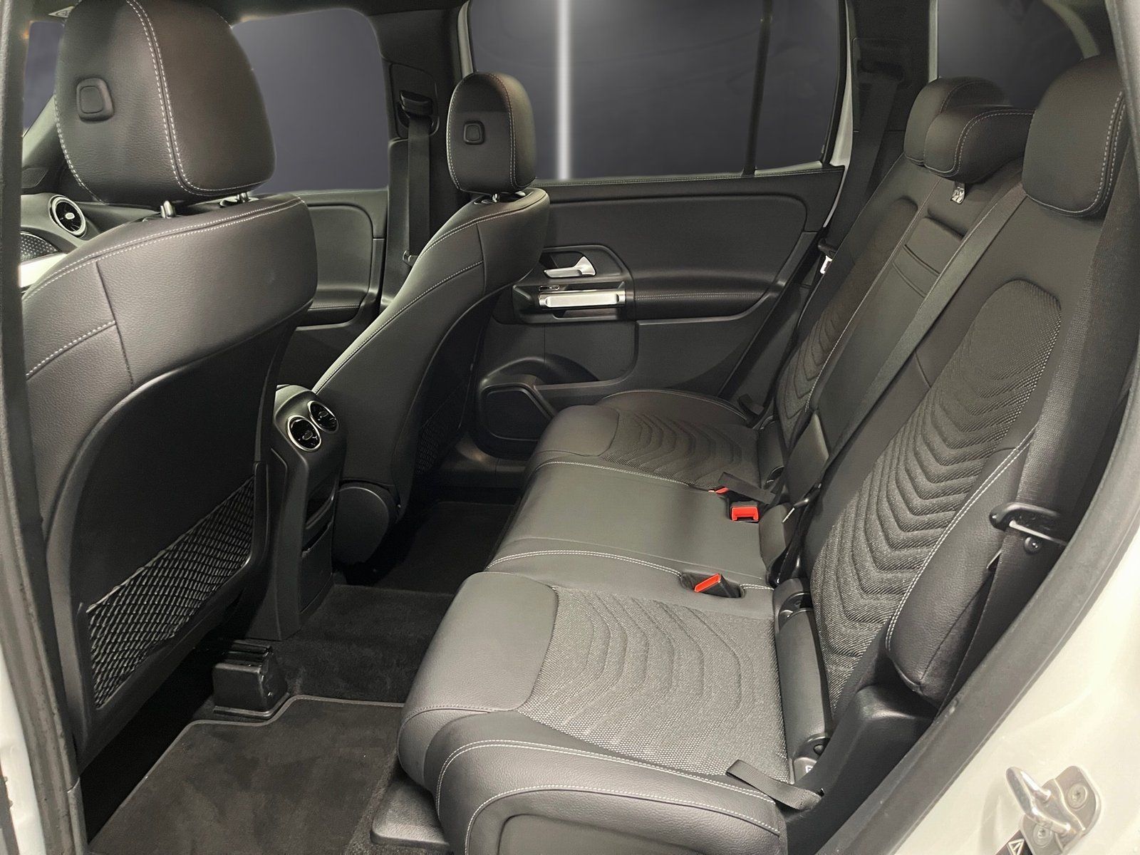 Fahrzeugabbildung Mercedes-Benz GLB 200 Progressive*AHK*Distro*360°*Totwi*MBeam*
