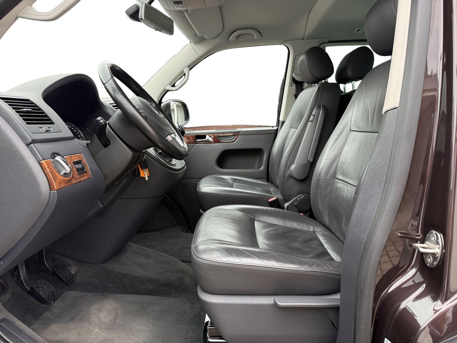 Fahrzeugabbildung Volkswagen T5 Multivan Comfortline 2,0 BiTDI D-PF