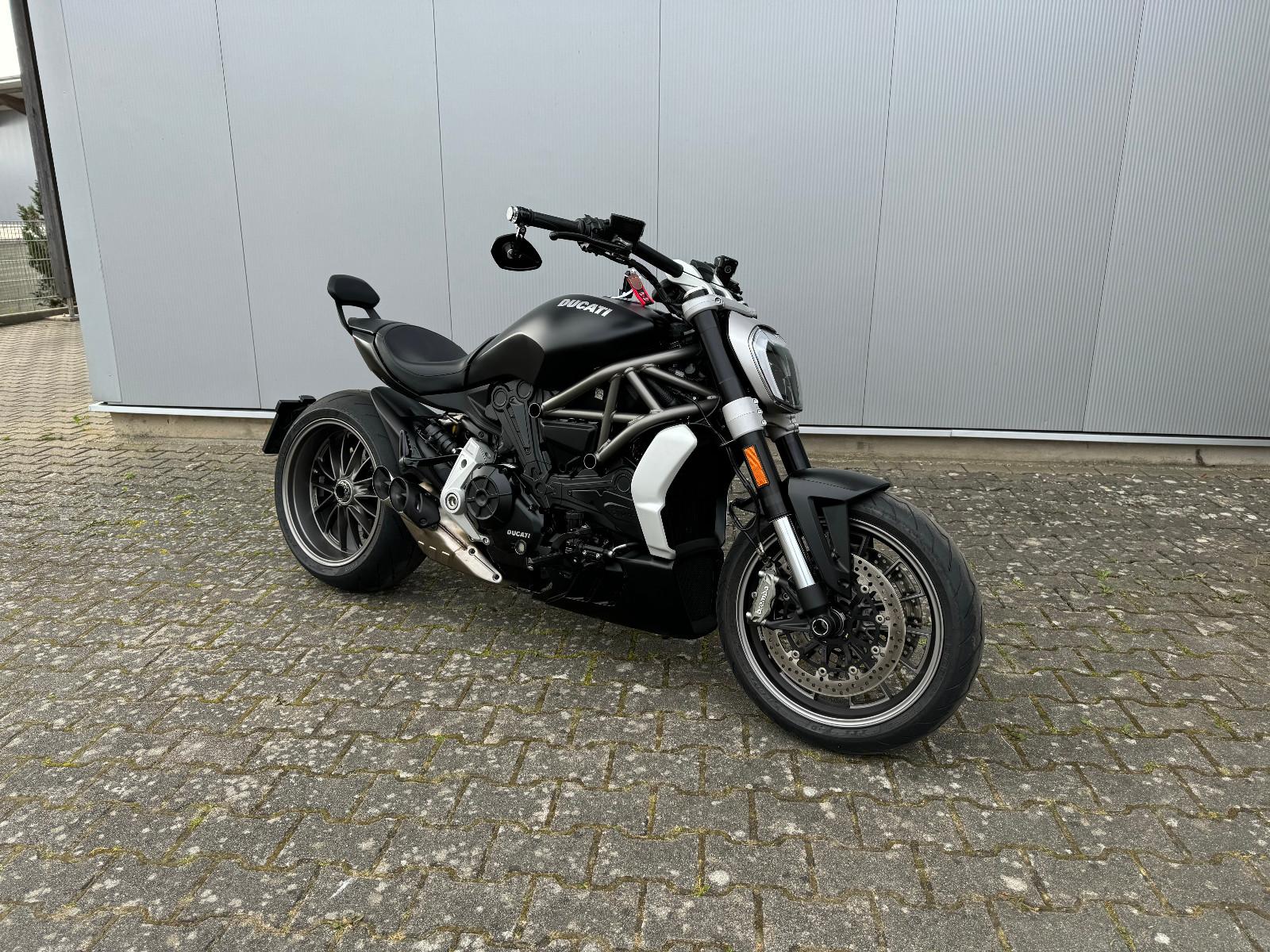 Ducati X Diavel Dark 1260 - WENIG KM