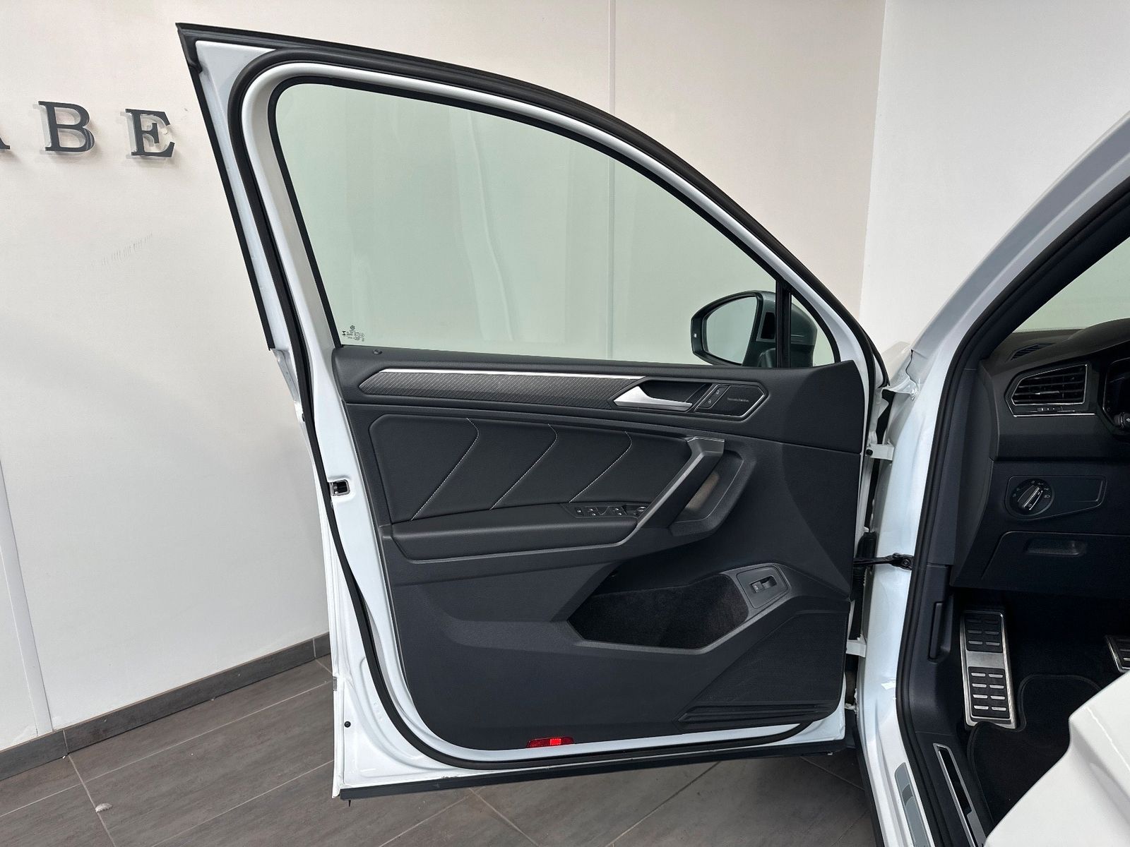 Fahrzeugabbildung Volkswagen Tiguan Allspace 2.0 TDI DSG 4M R-Line NAV+LED