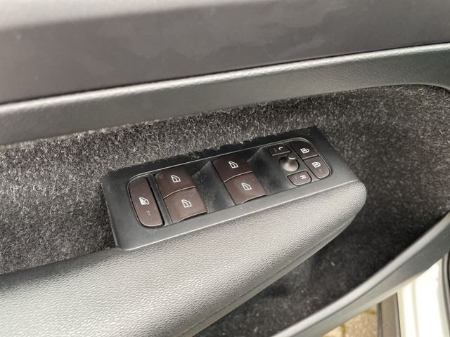 XC40 Basis D3 2WD AHK/Navi/GRA/PDC hi/Sitzhzg