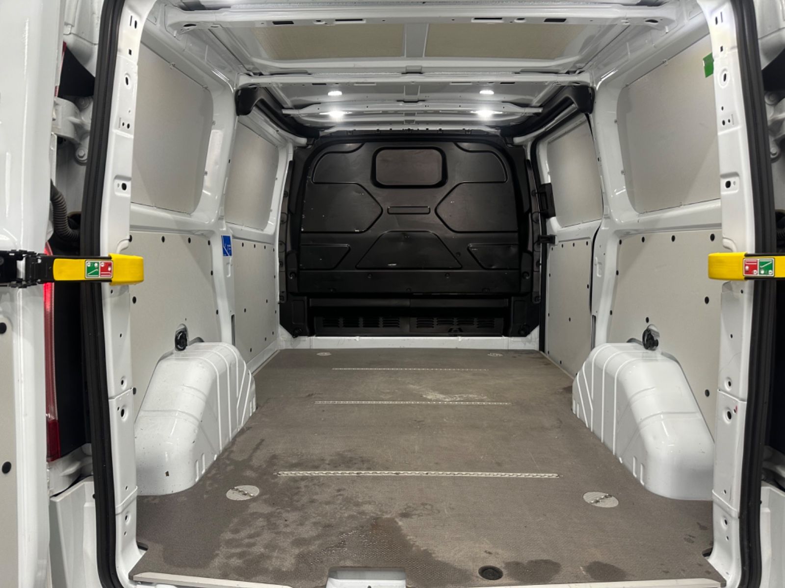 Fahrzeugabbildung Ford Transit Custom 300 L1H1 TREND*KAMERA*PDC*NAVI*