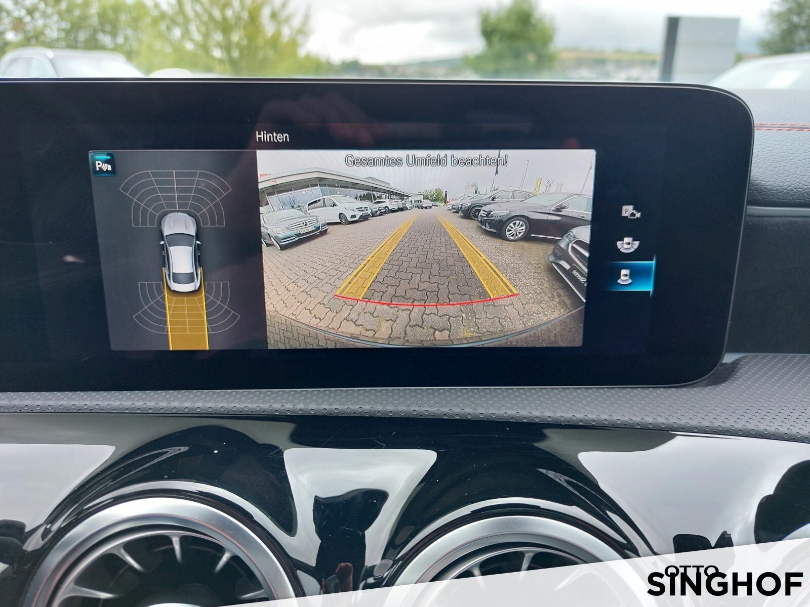 Fahrzeugabbildung Mercedes-Benz CLA 200 AMG Pano+Night+Rü Kam+TOTW+dyn.LED+Sound