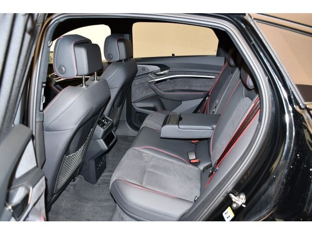 Audi Q8 Sportback 55 e-tron quattro S line foto 12