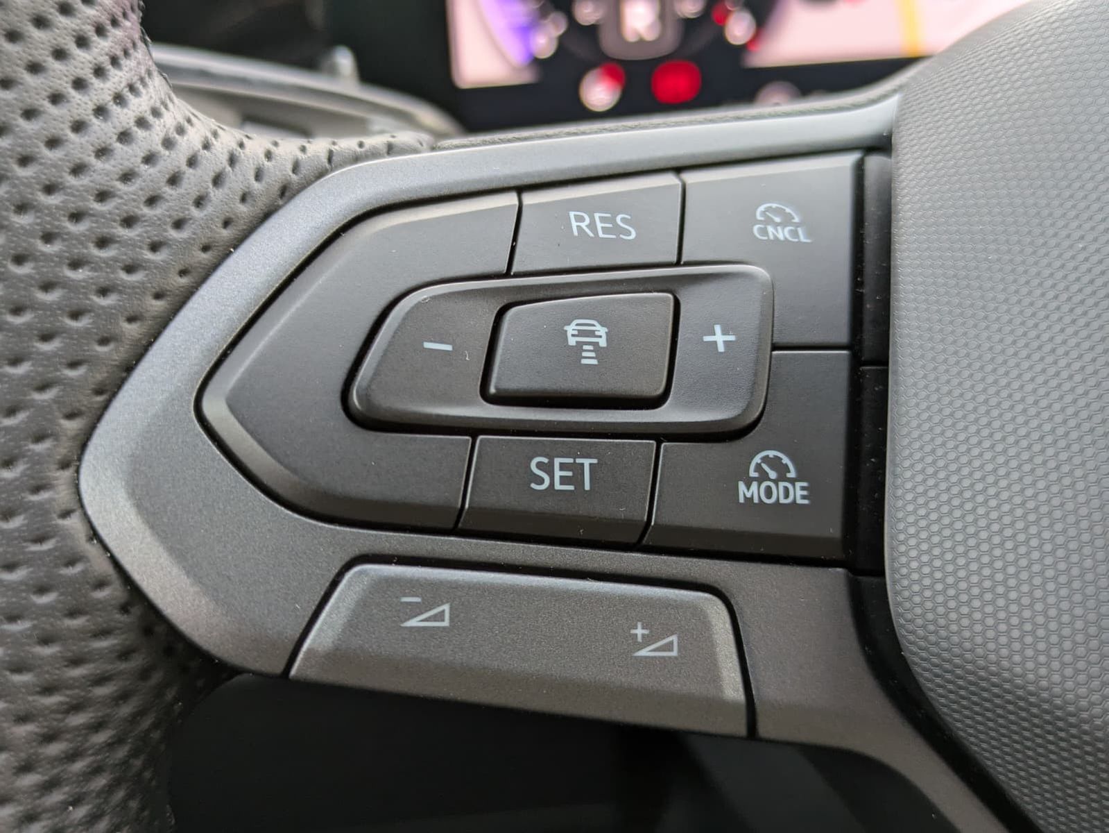 Fahrzeugabbildung Volkswagen Tayron 2.0 TDI 4M R-Line BLACK*7S*IQ-L.*PANO*HUD