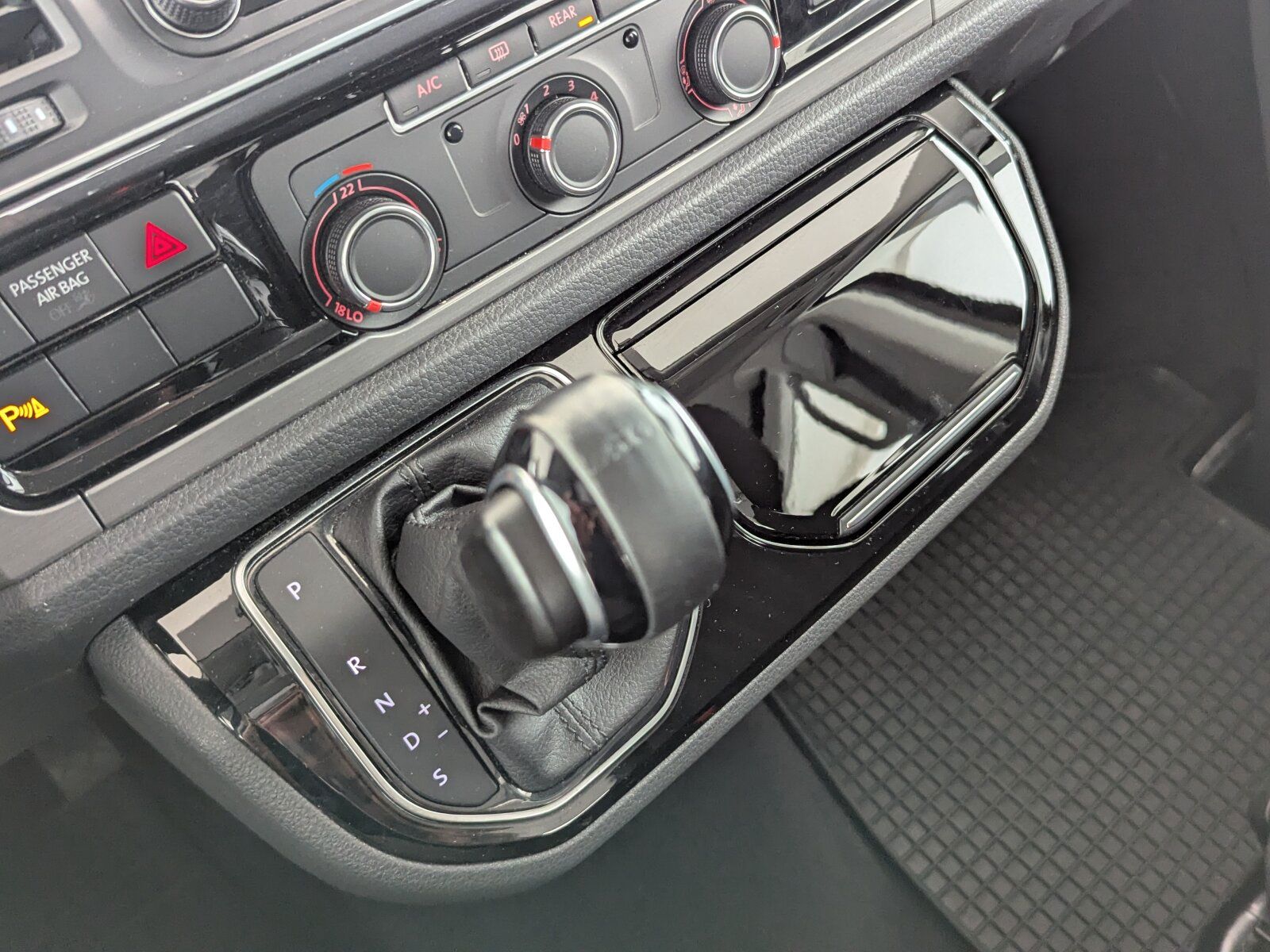 Volkswagen T6 2.0 TDI Multivan Comfortline NAVI RFK 7-SITZ foto 24