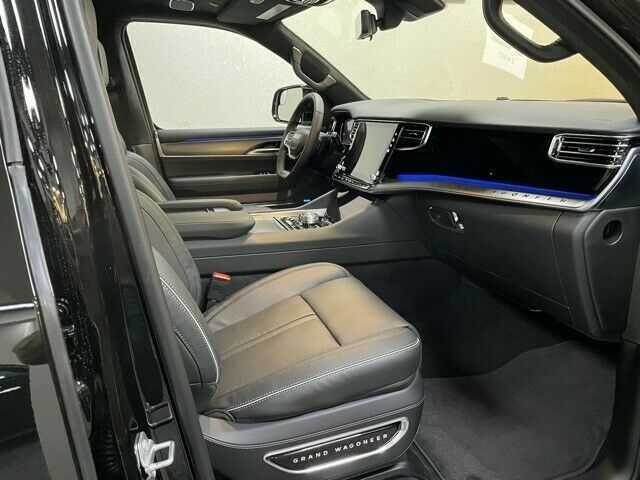 Fahrzeugabbildung Jeep GRAND WAGONEER OBSIDIAN 6.4L V-8  SOFORT!