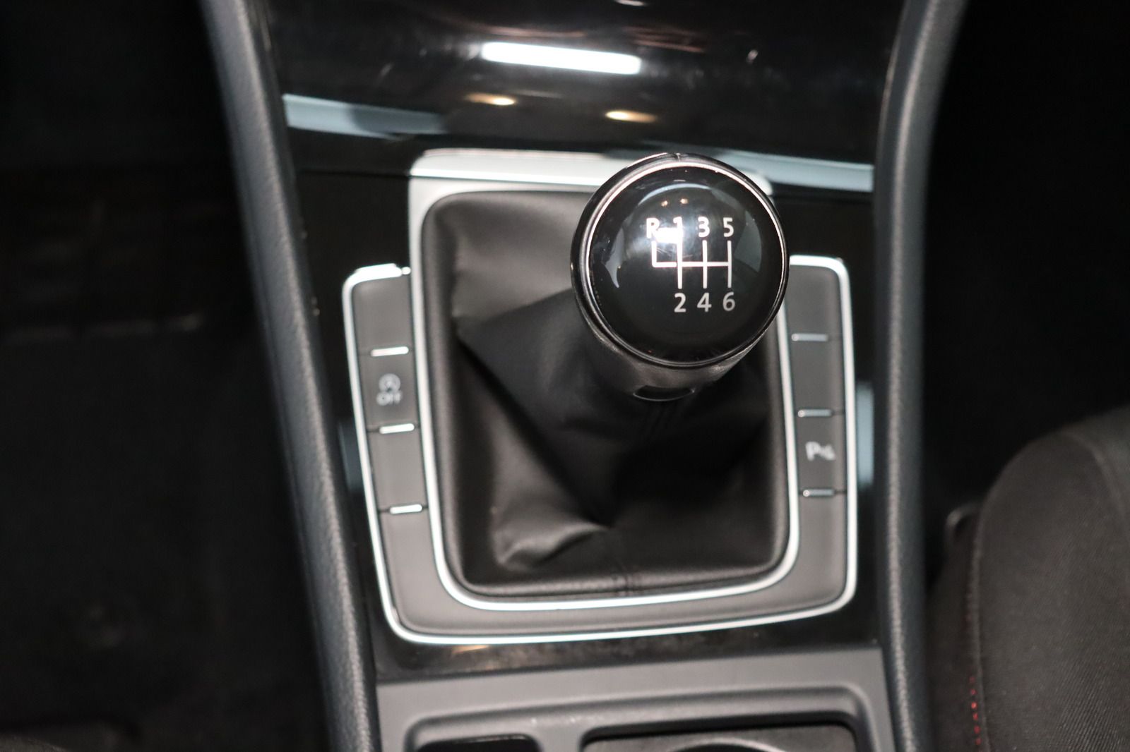 Fahrzeugabbildung Volkswagen Golf VII Sound * Standheizung * LED *