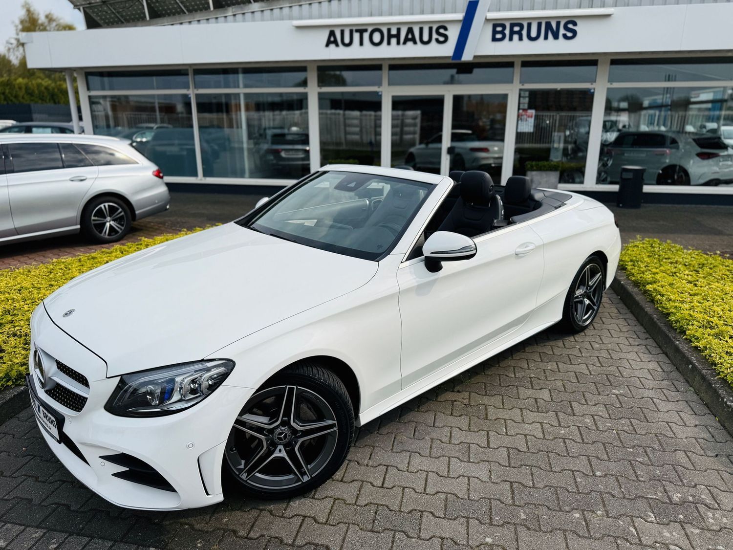 Fahrzeugabbildung Mercedes-Benz C 200 CABRIO AMG, Autom., Multibeam, RFK, Tot, N
