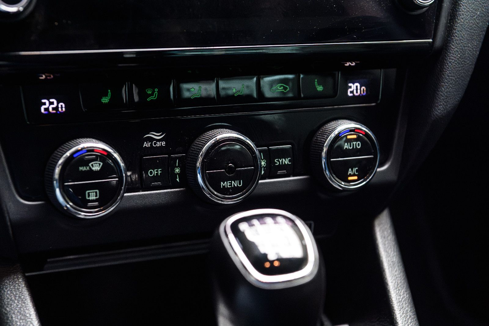 Fahrzeugabbildung SKODA Octavia Combi Tour 1.0 +NAVI+LED+el.Heckkl.+MFL