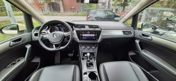 Volkswagen Touran - 11