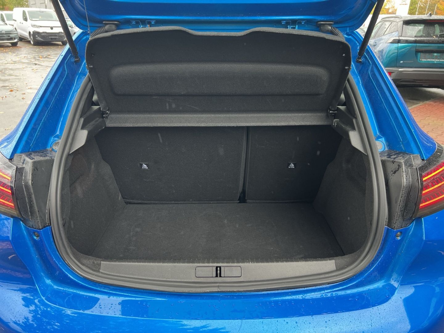 Fahrzeugabbildung Peugeot 208 GT PureTech 100 Navi 360 Kamera DAB SHZ ACC