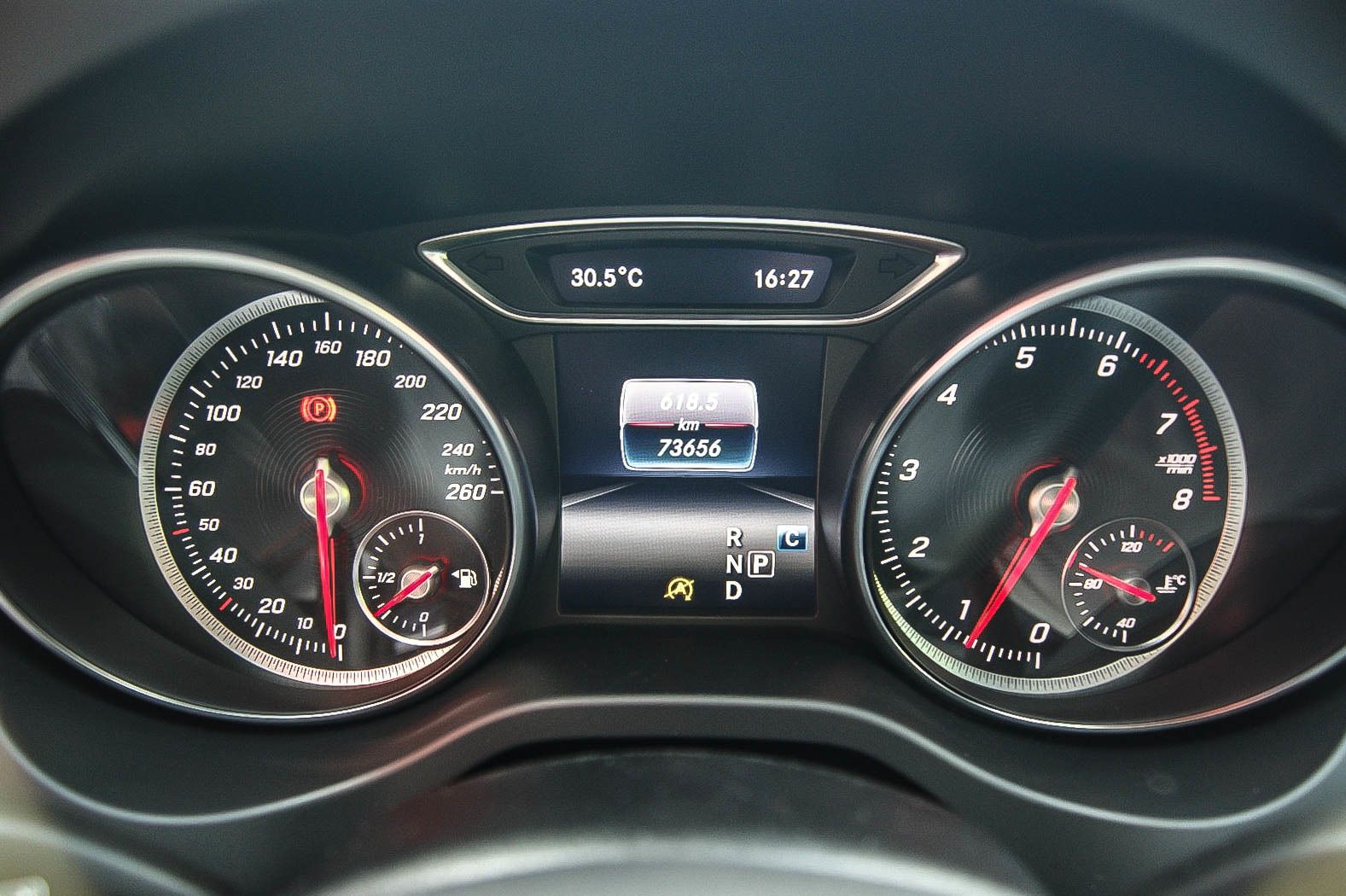 Fahrzeugabbildung Mercedes-Benz CLA 200 Shooting Brake 7G-DCT LED KEYLESS NAVI