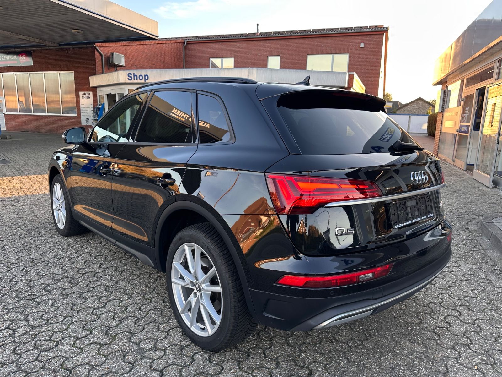 Fahrzeugabbildung Audi Q5 40 TDI quattro S line AHK/ACC/Navi/APP/LED