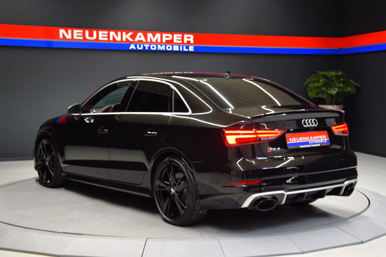 Fahrzeugabbildung Audi RS3 Lim. quattro ACC Virtual LED Kamera RS-Sitze