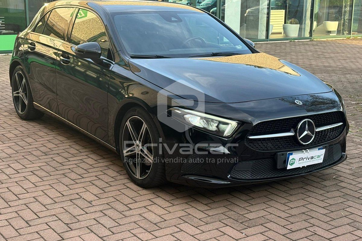 Mercedes-Benz MERCEDES A 180 d Automatic Sport imagem 3
