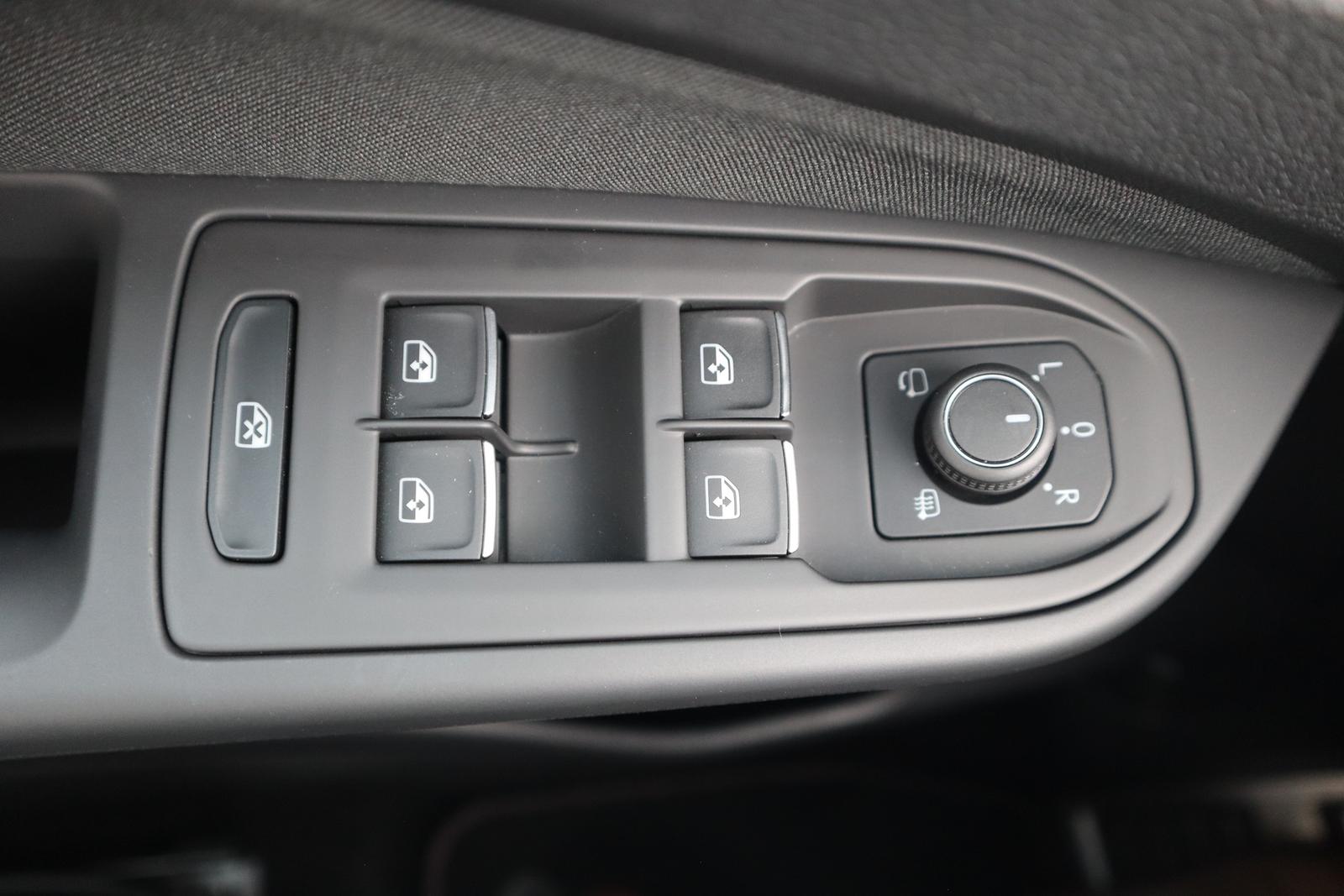 Volkswagen Golf VIII 2.0 GTI LED Head-Up ACC Standheizung, миниатюра 19