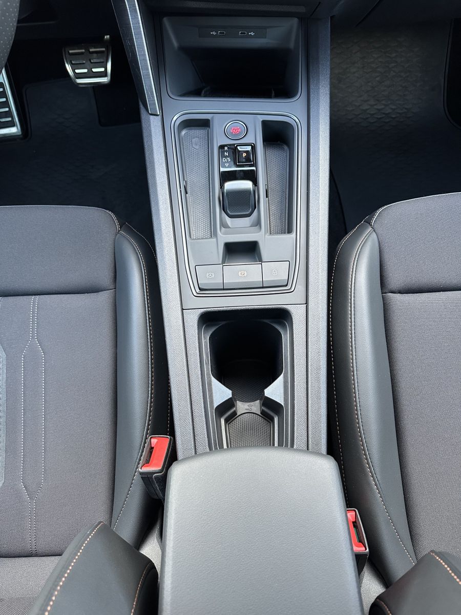Fahrzeugabbildung CUPRA Leon Sportstourer 1.4 VZ e-Hybrid NAV+LED+VC+KAM