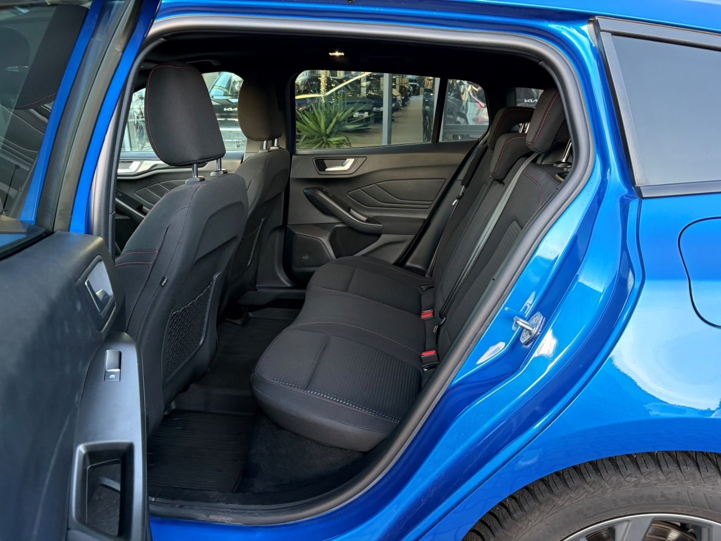 Fahrzeugabbildung Ford Focus Turnier ST-Line X MHEV AHK Kamera Navi LED