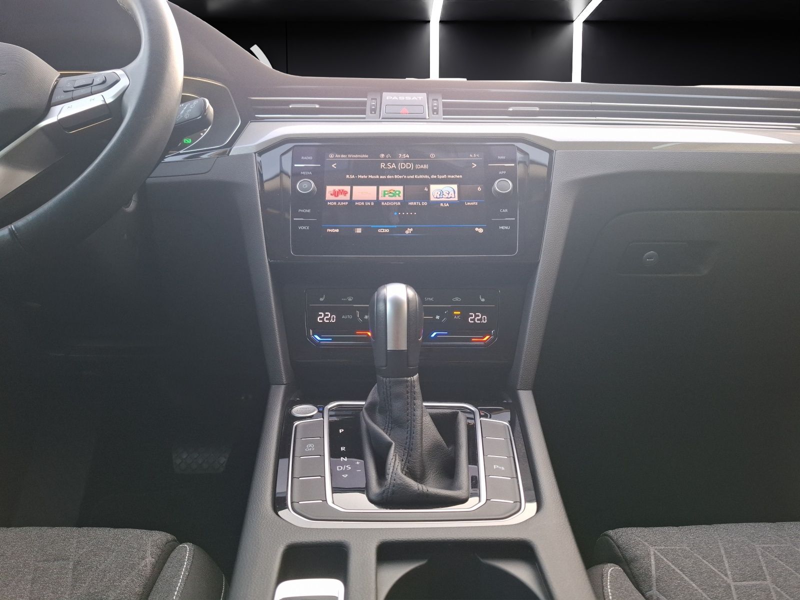 Fahrzeugabbildung Volkswagen Passat Variant TSI Business DSG Matrix Standhzg.