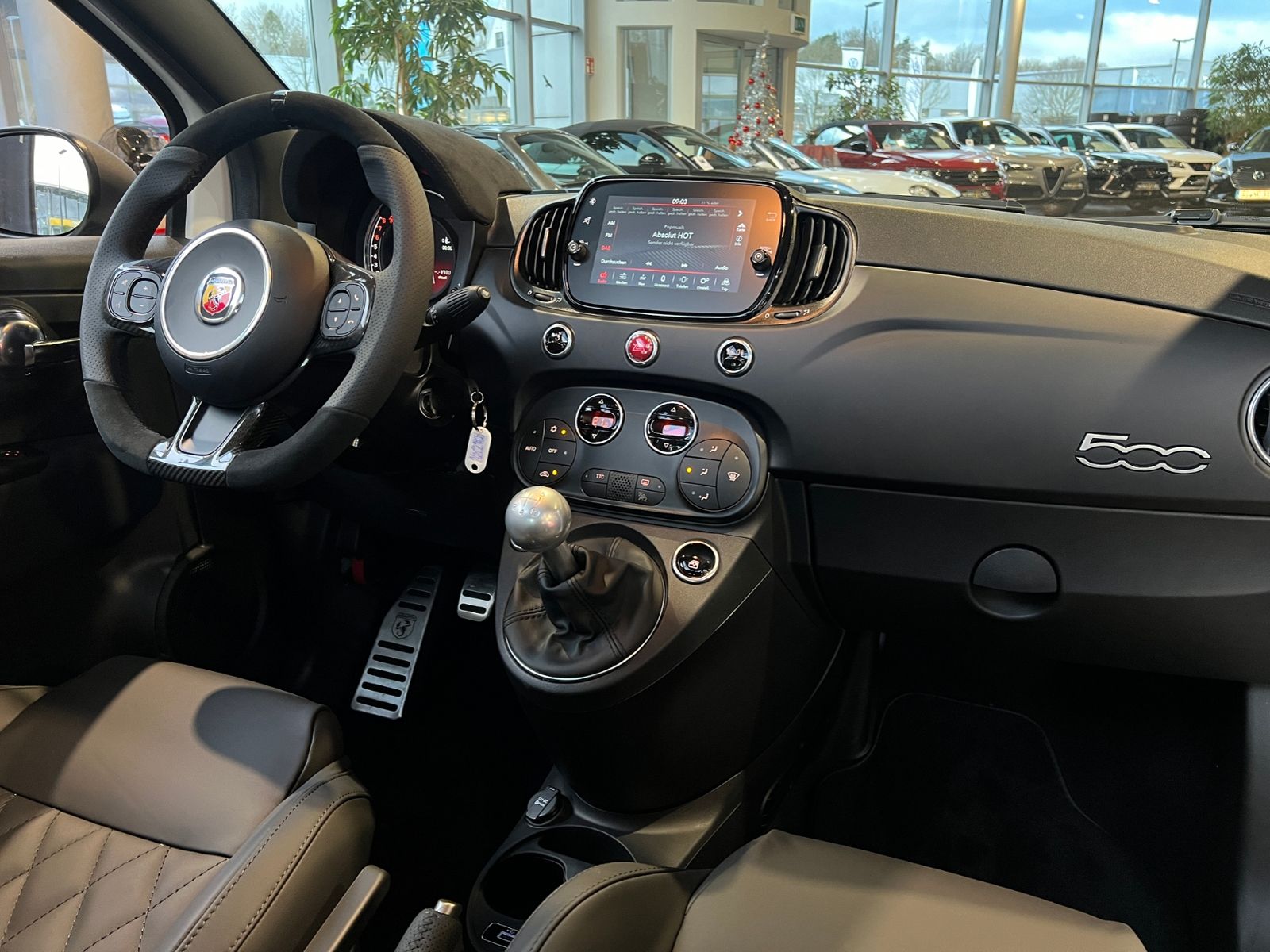 Fahrzeugabbildung Abarth 695C KLIMA LEDER NAV DAB PDC ALU