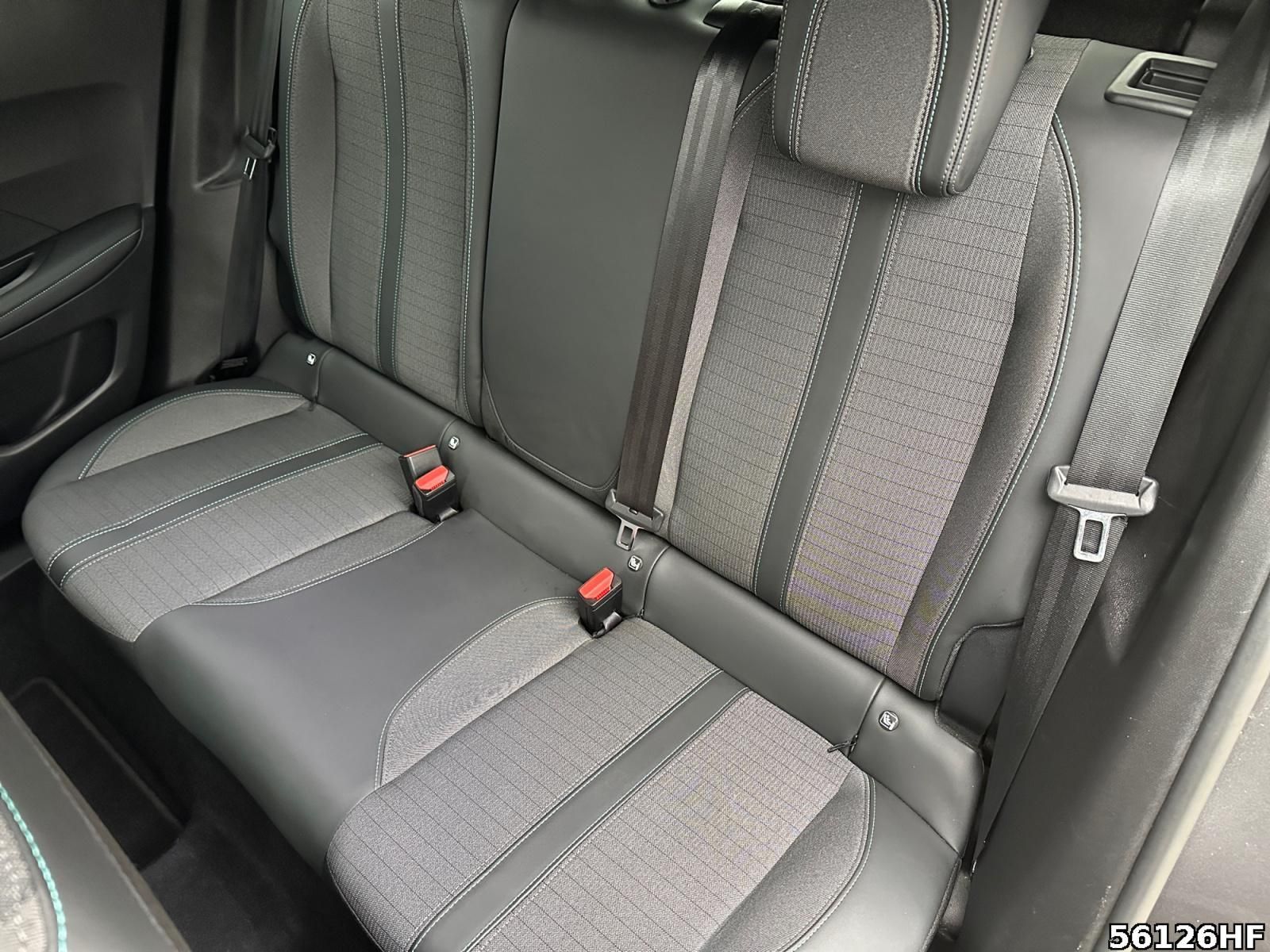 Fahrzeugabbildung Peugeot 2008 1.2 PureTech 130, Allure Pack