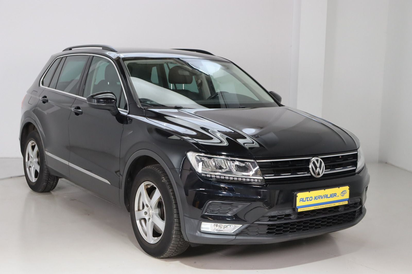 Fahrzeugabbildung Volkswagen Tiguan 4Motion 1. Hand  *Sitzhzg. * LED