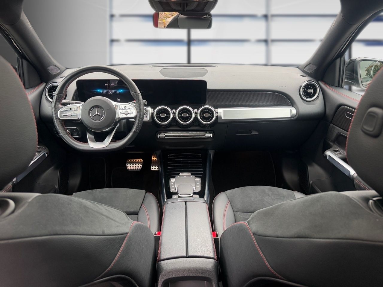 Fahrzeugabbildung Mercedes-Benz GLB 35 AMG 4M AHK+PANO+MULTIB+NIGHT+AUG.REA+CARP
