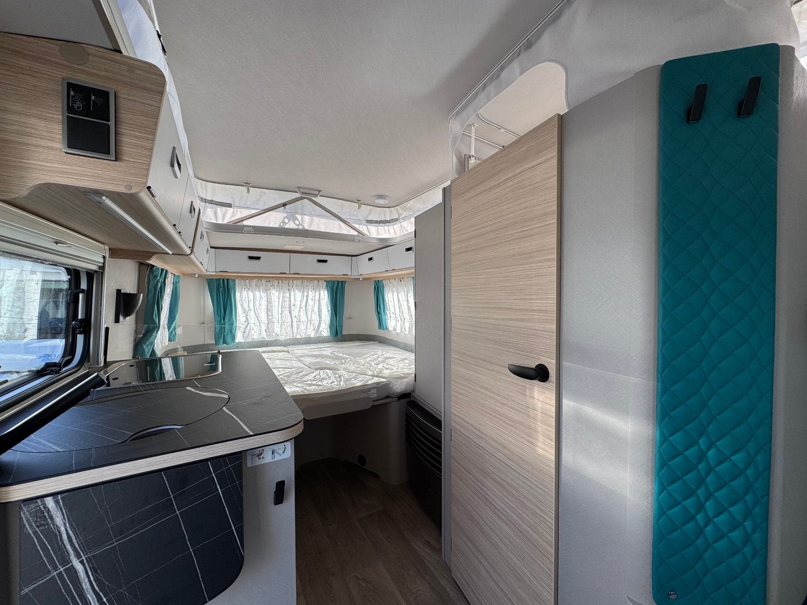 Fahrzeugabbildung HYMER / ERIBA / HYMERCAR Touring 542 - Harbour Blue HAMMERPREIS!