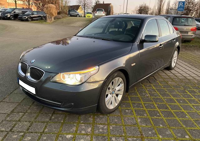 BMW 530d LIM*NAVI*LEDER*AUTOM*SCHIEB*TÜV+INSP NEU