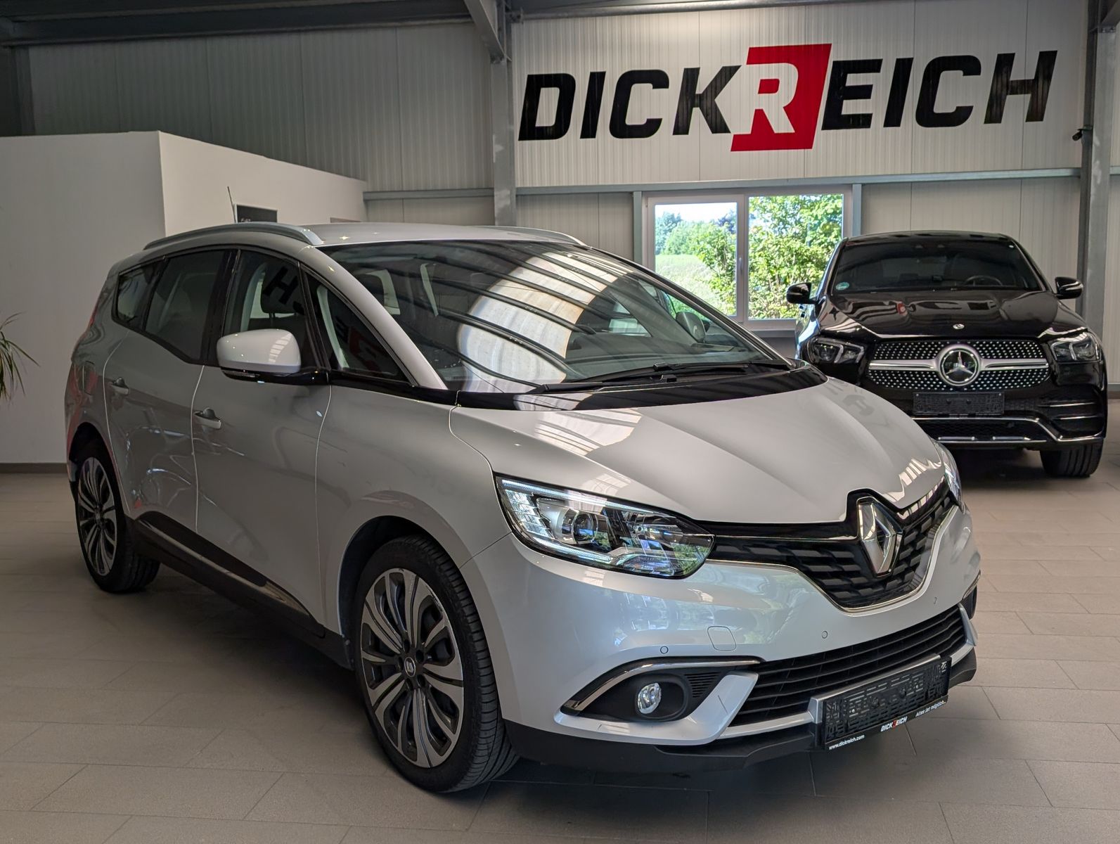 Fahrzeugabbildung Renault Grand Scenic 1.7 BLUE dCiFamily-Paket PDC v/h