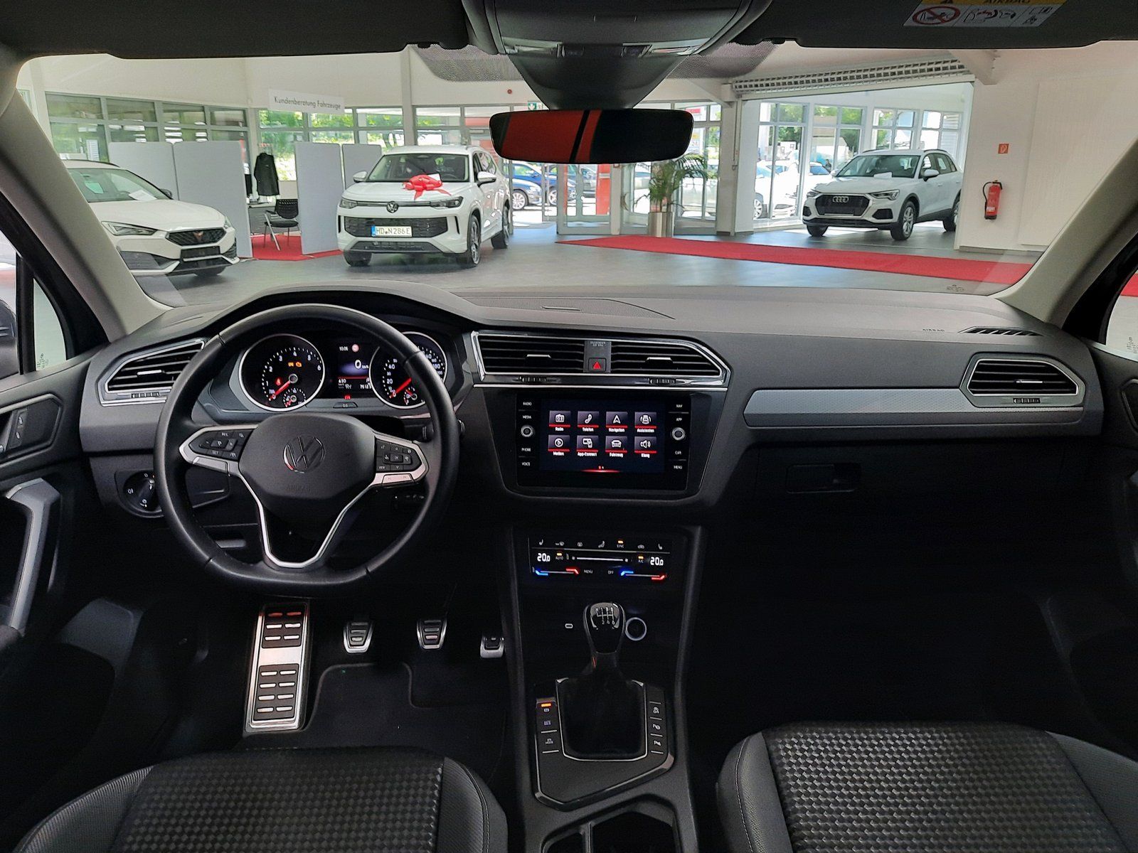 Fahrzeugabbildung Volkswagen Tiguan Active TSI *Navi*Cam*PDC*ACC*LED*Sitzhzg*