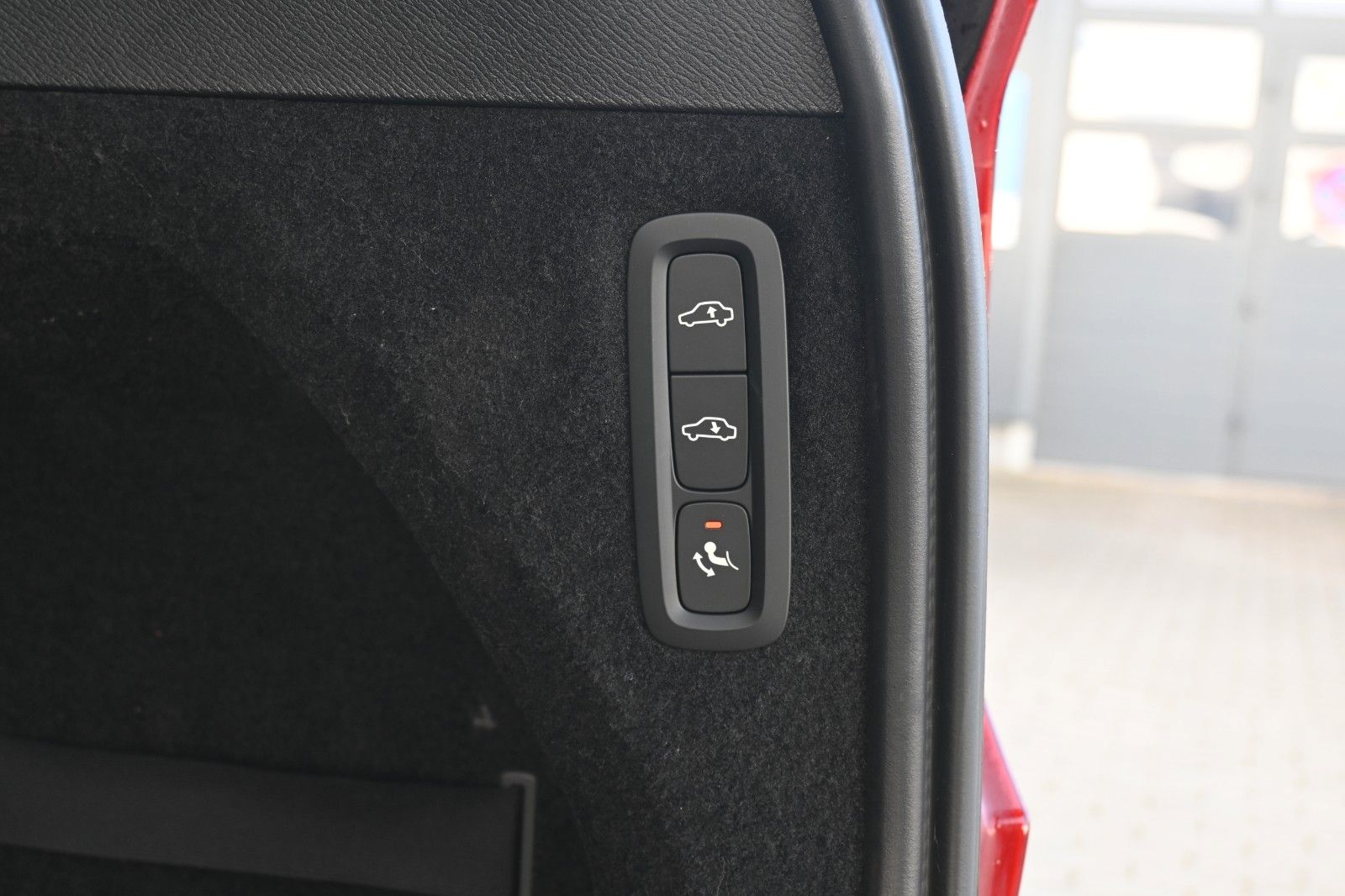Fahrzeugabbildung Volvo XC90 R Design AWD*B&W*PANO*LUFT*AHK*360*VOLL